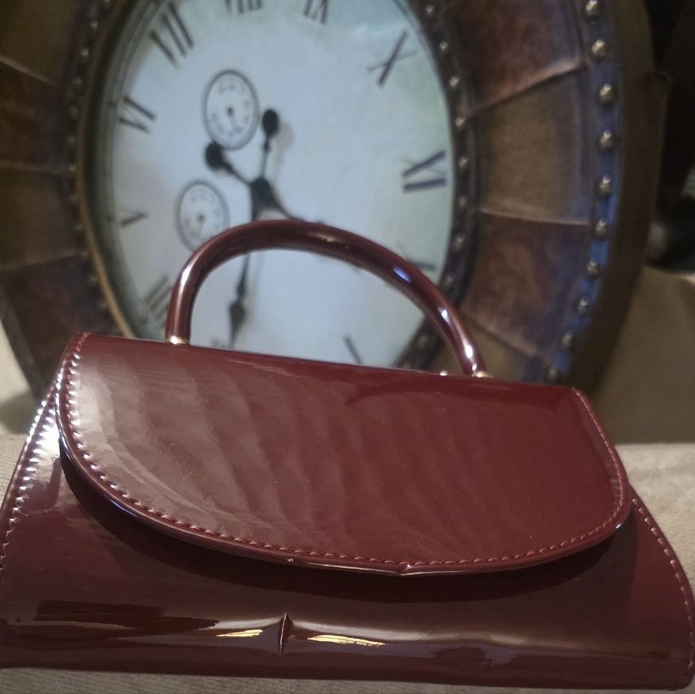 Elegant Mini Burgandy Clutch! - Picture 11 of 14